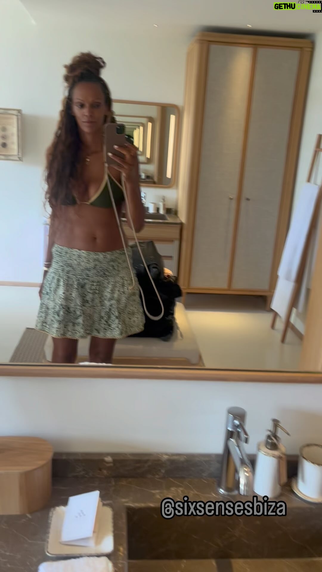 Judi Shekoni - 121 Likes -