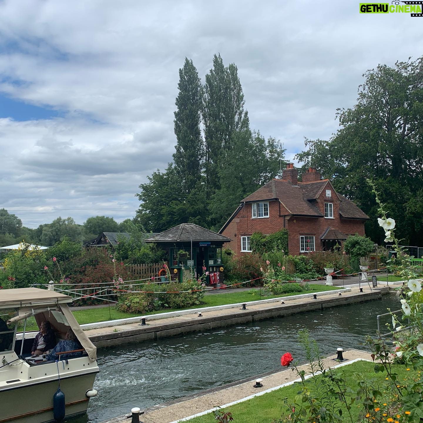 Judi Shekoni - 150 Likes - Who knew England had a south of France ? 🥰@the_great_house #holiday #england #englishsummer #river #hotel #hotels #travel #baby #dog #family #familytravel