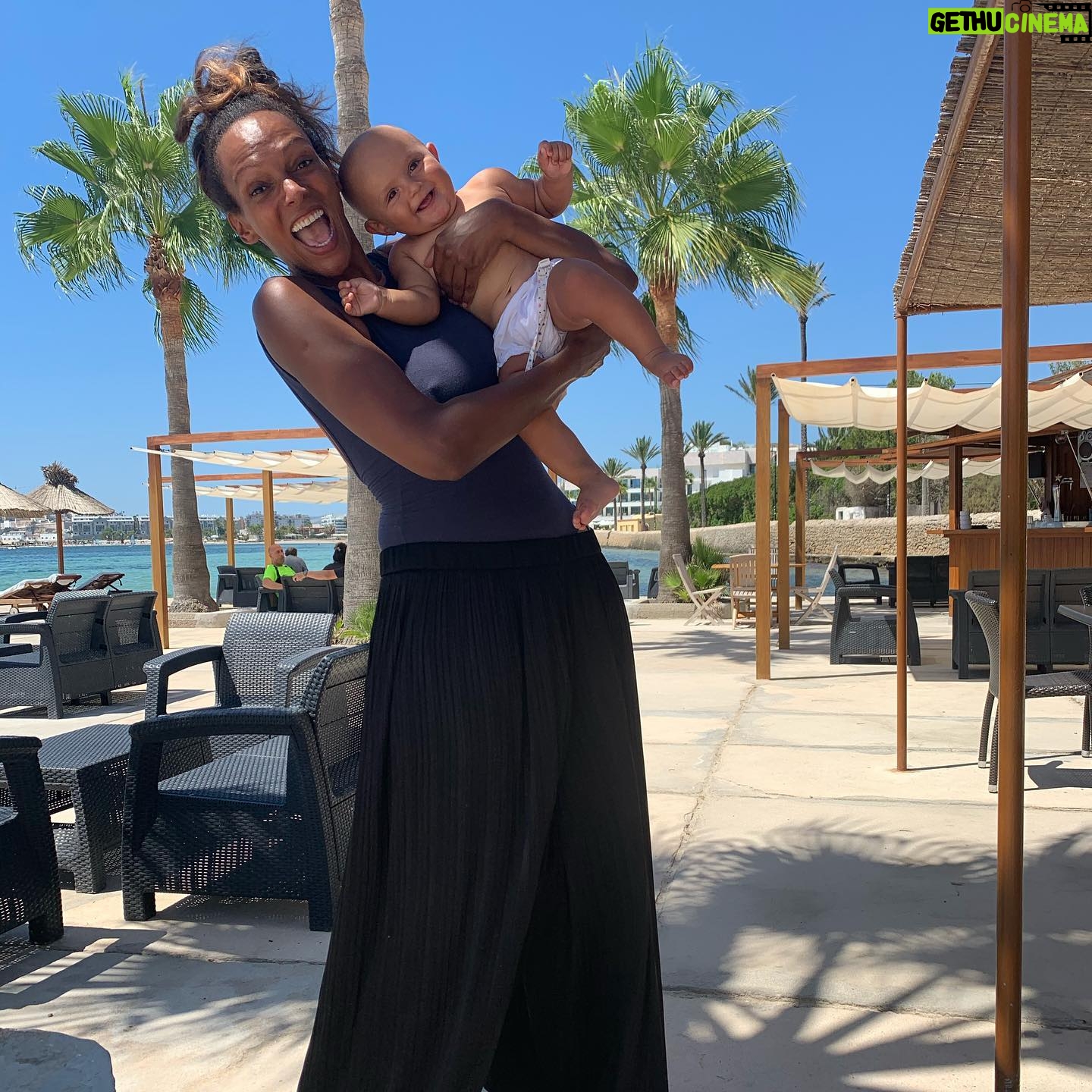 Judi Shekoni - 327 Likes - Fun in the sun 🥰