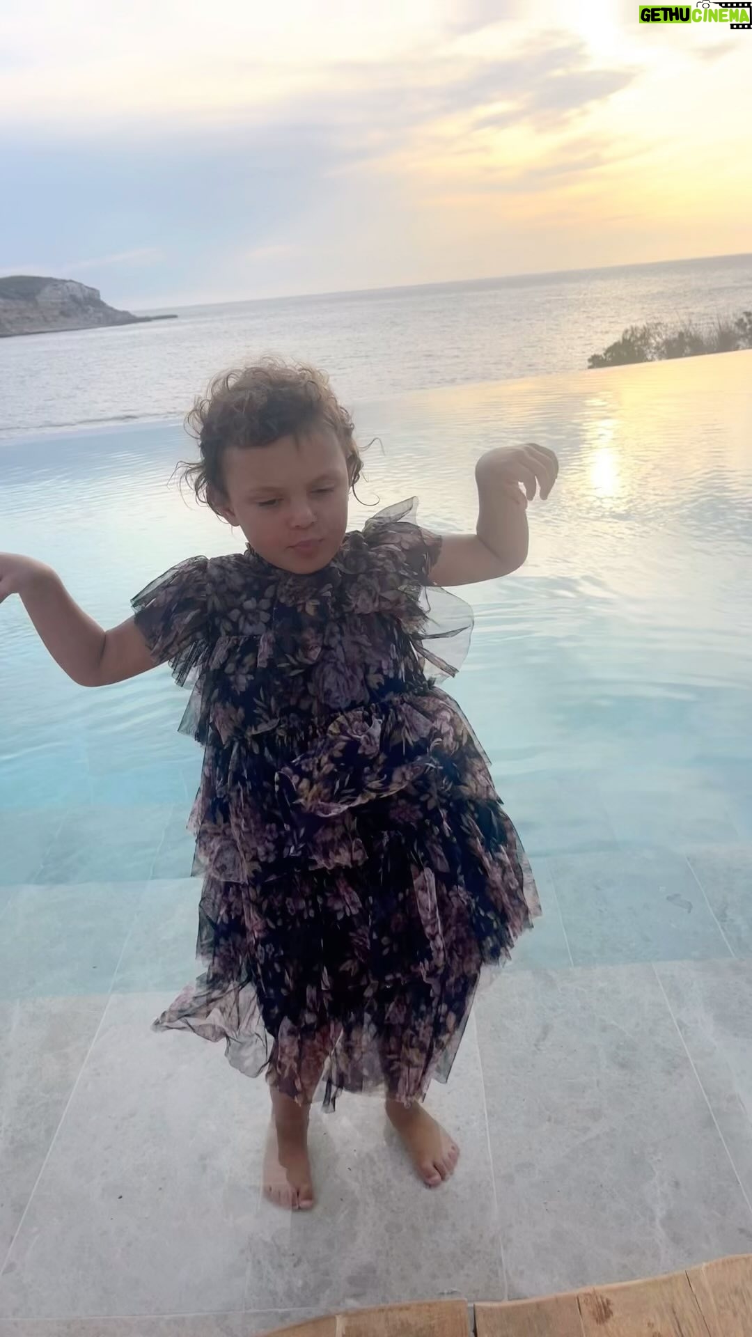 Judi Shekoni - 53 Likes - We ❤️❤️❤️ @sixsenses.ibiza
#GoodbyeEnglishWeather