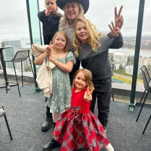 Jukka Hildén Instagram - Happy fathersday ya'll!

Fatherhood is the best thing that ever happened to me! Thanks for being my kids, you guys are the best monkeybutts I couldve ever wished for! You inspire me everyday, much love, daddy! 

And I love you so so so much @chachigonzales ❤️🤟🔥

#hyvääisänpäivää #happyfathersday
