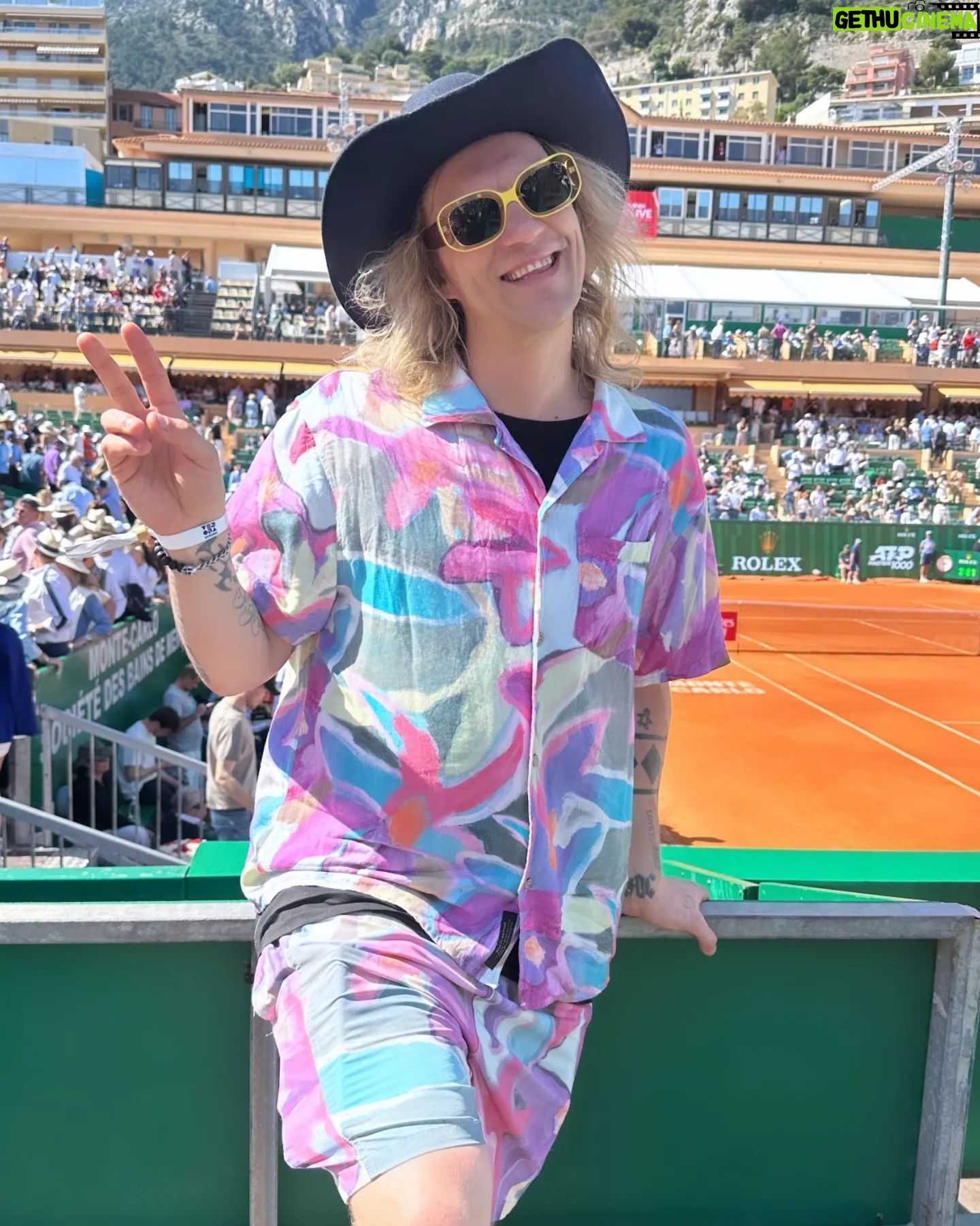 Jukka Hildén - 10.2K Likes - Men and their balls! Had an incredible trip to @rolexmontecarlomasters Tennis tournament! Big thanks to Wolrds best licorice @kouvolanlakritsi and @kallesalm for organizing the trip!
Also check out how her @chachigonzales beautifull baby bump is growing... you think its a boy or girl or quadriplets? 😁😁😁❤️
Calm before the fifth child storm kinda trip. And sun. Also got my hands on some pretty serious racket.
Have a beautifull day 🤟⚡️🔥
