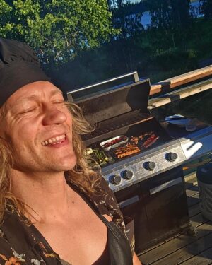 Jukka Hildén Instagram - Midsummer Madness Dump - Ate a lot of allover face icecream, Saw monkeys at the zoo, went camping with girls to our backyard, always in awe with my incredible beautifull pregnant wife, ate allover face cotton candy at the amusement park and had a great midsummer holiday! 🌞🔥🤟❤️ @chachigonzales