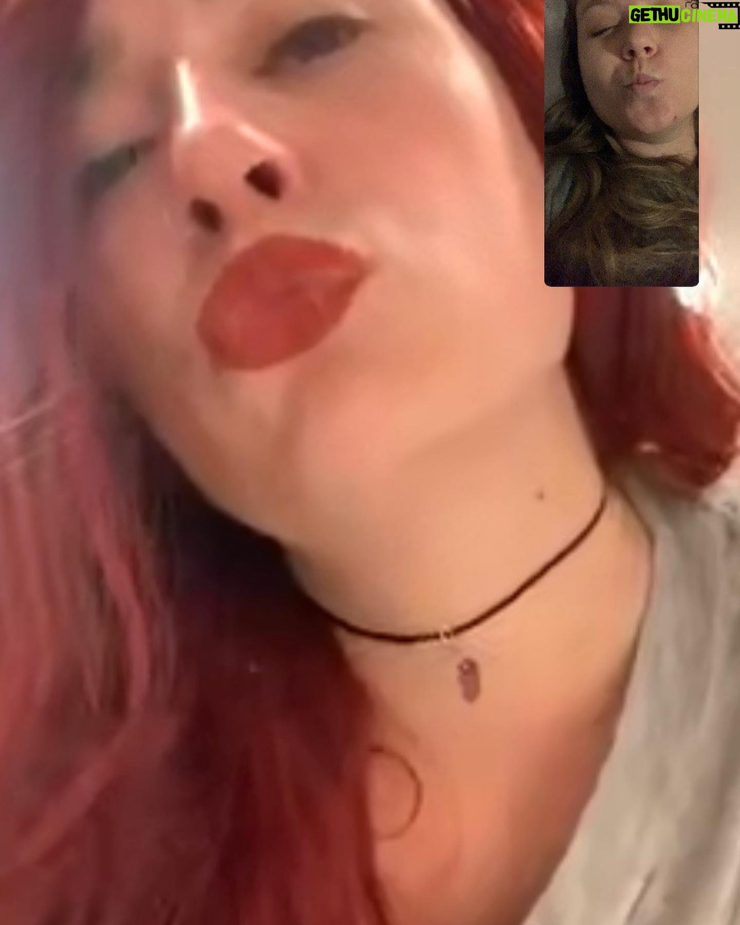 Jules Medcraft - 353 Likes - FaceTiming with my bestie.
I used to get nervous to post because lose about 100 followers per post. And now it seems, the things that matter most are my friendships and my family. Thank you @breezybeezyy for being there. Love you long time.