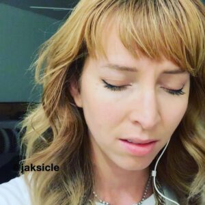 Julia Aks Instagram - when the opera’s over :: Billie Eilish x Puccini
#whenthepartysover #tosca #minutemashup
———————————
I thought about not posting this one because it’s a) not funny, and b) includes an opera aria, which might turn people off. But imo, these are two of the most beautiful, truthful songs ever written so I’m posting anyway and I hope u like it 💙
.
*NERD NOTE* The opera aria is from the opera TOSCA, and at this point in the story evil douchebag Scarpia is like, “Tosca, sleep with me or I’ll execute your boyfriend.” So she sings this song saying that she has devoted her life to art and love and all good things, so why has God put her in this awful situation? Billie’s lyrics “I could lie and say I like it like that” reminded me of Tosca’s predicament, and also structurally the songs are almost identical. FYI 🙃
——————————-
@billieeilish @metopera @laopera