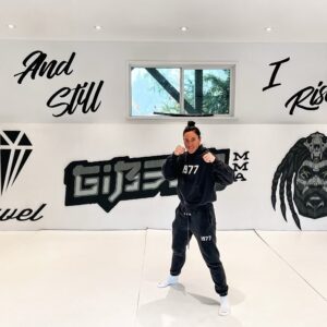Julia Budd Instagram - It’s my last night here at my home gym in Roberts Creek 🫶🏽 I’ve had an amazing camp and I couldn’t be more grateful to all my training partners and team for pushing me and constantly bringing out my best. I couldn’t do it without you all! 9 days out baby!!! @pflmma @thegarden