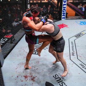 Julia Budd Instagram - Don’t worry coach @santinodefranco I have googled “knee to the face”. See you soon 🫡