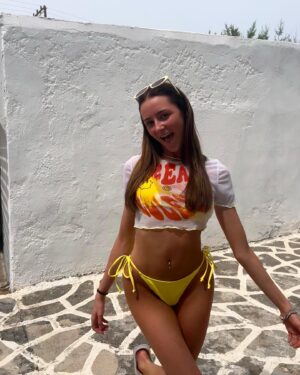 Julia Carlile Instagram - Holiday highlights👙🌞