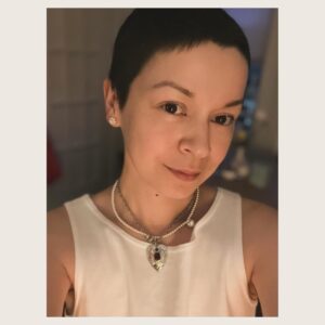 Julia Chan Instagram - Oh hi, this is me today. I’m proud and grateful to say I’m a breast cancer survivor. It’s a long story but the important points are I was lucky to find out through my inaugural happy 40th birthday mammogram and that I’m richer for the love and support that came my way. I went for the mammogram because I heard about a friend of a friend who had just been diagnosed. If you’re 40 please do not put off your mammo. Please do your self-exams and keep up with your annual Pap smears, and just ask your PCP for a mammo if you have any sense that something is off. This post isn’t about my waxing lyrical, I just want you to know that if you’re going through this I SEE YOU. We need to be talking about this more. I am through multiple surgeries and lengthy chemotherapy at @memorialsloankettering and beyond grateful to be on the other side brimming with many lessons and much love. I am grateful for so much…for my friends and family, from my @vanyanyc family who held me during those first hours of diagnosis @marinireland and @willbrill literally dressing me backstage after multiple biopsies when I couldn’t lift my arms, to @zoe___mann my sister from another mister who recused me and my boys by coming to stay with us through chemo, @jessbrick and @michaelmitnick for love always, @lornachan my mum who came for months to help us, @jeremychanikoyi who flew in for 48 hours to make me laugh after surgery, @wildchildnr.1 and @maggie.bannan and @claraaanap Henry’s angels, @instadanjlevy and @staceyfarber for keeping me light and visiting and inspiring, @lilyallen and family for Sunday roasts and laughs always, @marina_c , @kjalnes, @sabineeng @novalandaeus @malinlandaeusvintage @klarawid, @sarahspower @kristenhager @siobhangmurphy for constant support and check ins from afar. @lucyhale for breakfasts and decadent dinners and walks. @diannewildman and family for being the best Tutu.

And most of all my love @tobyburns for coming with me to EVERY SINGLE APPOINTMENT and weathering the storm and somehow making me laugh through it all. I love you. And Henry Burns, who is the reason. 

I will share tips and resources in good time. Thanks for letting me share this. Now back to life!