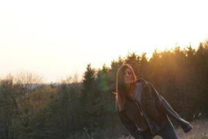 Julia Dujmovits Instagram - Healing has been a big part of my journey as an athlete. Remembering where I come from ☀️ @visitburgenland and to look deep inside thanks to meditation, breathwork or yoga 🌬 

#sunsetvibes #sunkissed #sunsetlovers #healing