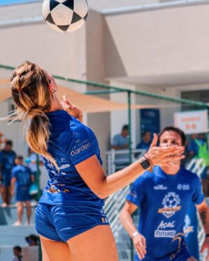 Julia Foti Instagram - as skins de Julia Foti 💙✨😍
1001 versões de muito esporte, arte e amor!