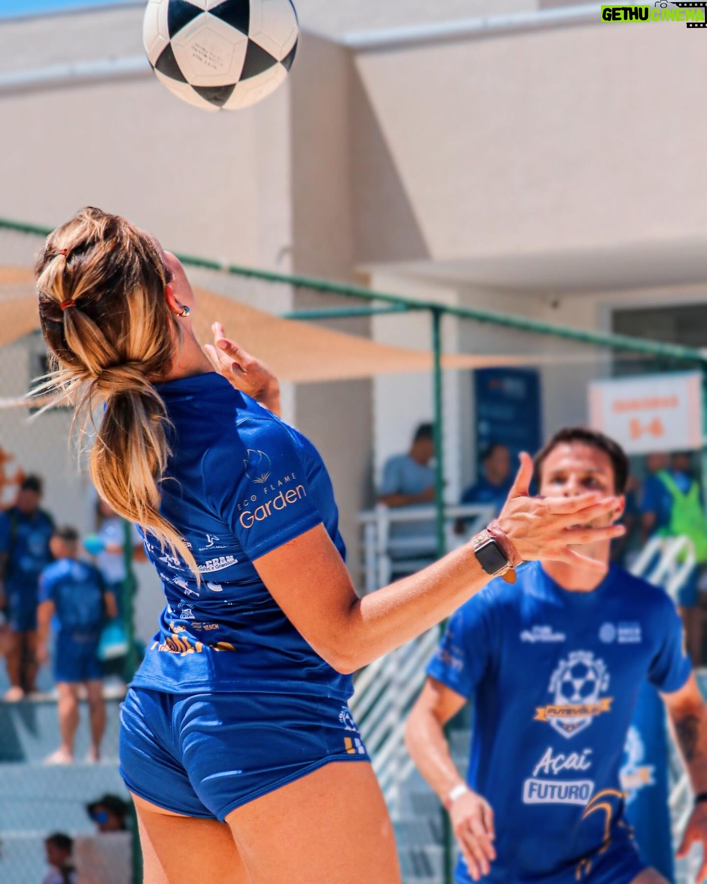 Julia Foti - 3.8K Likes - as skins de Julia Foti 💙✨😍
1001 versões de muito esporte, arte e amor!