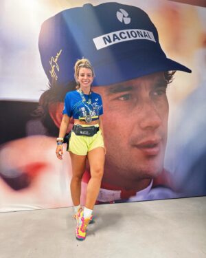 Julia Foti Instagram - 1º de Maio será sempre Ayrton Senna! 💙
#corrida #autodromo @ayrtonsenna_racingday #senna
