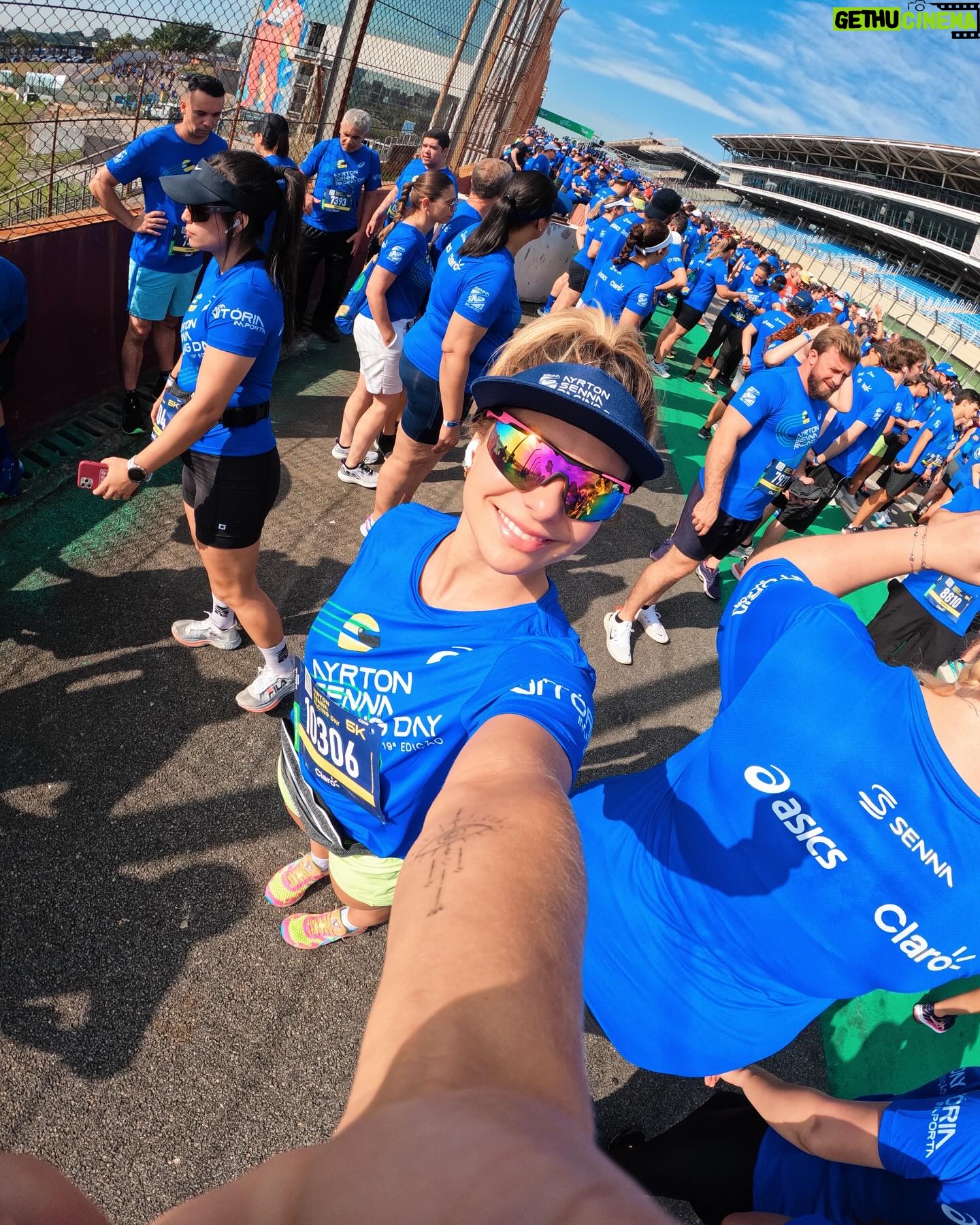Julia Foti - 2.6K Likes - 1º de Maio será sempre Ayrton Senna! 💙
#corrida #autodromo @ayrtonsenna_racingday #senna