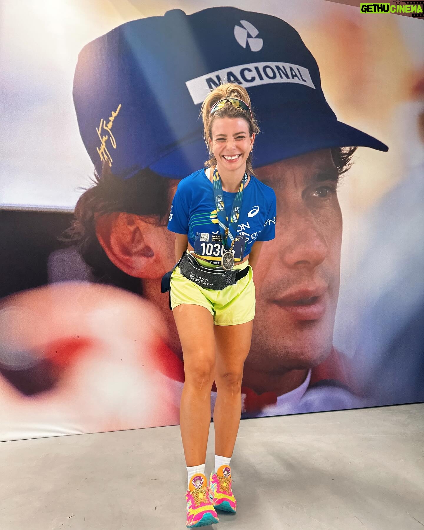 Julia Foti - 2.6K Likes - 1º de Maio será sempre Ayrton Senna! 💙
#corrida #autodromo @ayrtonsenna_racingday #senna
