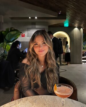 Júlia Gomes Instagram - 💄⭐️🍸🕺🪩🩵