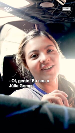 Júlia Gomes Instagram - Você sabe como é um dia de gravação em um set de filmagens? 🎥 
A @julinhagomes mostrou um pouquinhos dos bastidores de #FéParaoImpossível e foi muito divertido!
Vem conferir 😉