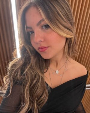 Júlia Gomes Instagram - 💄⭐️🍸🕺🪩🩵