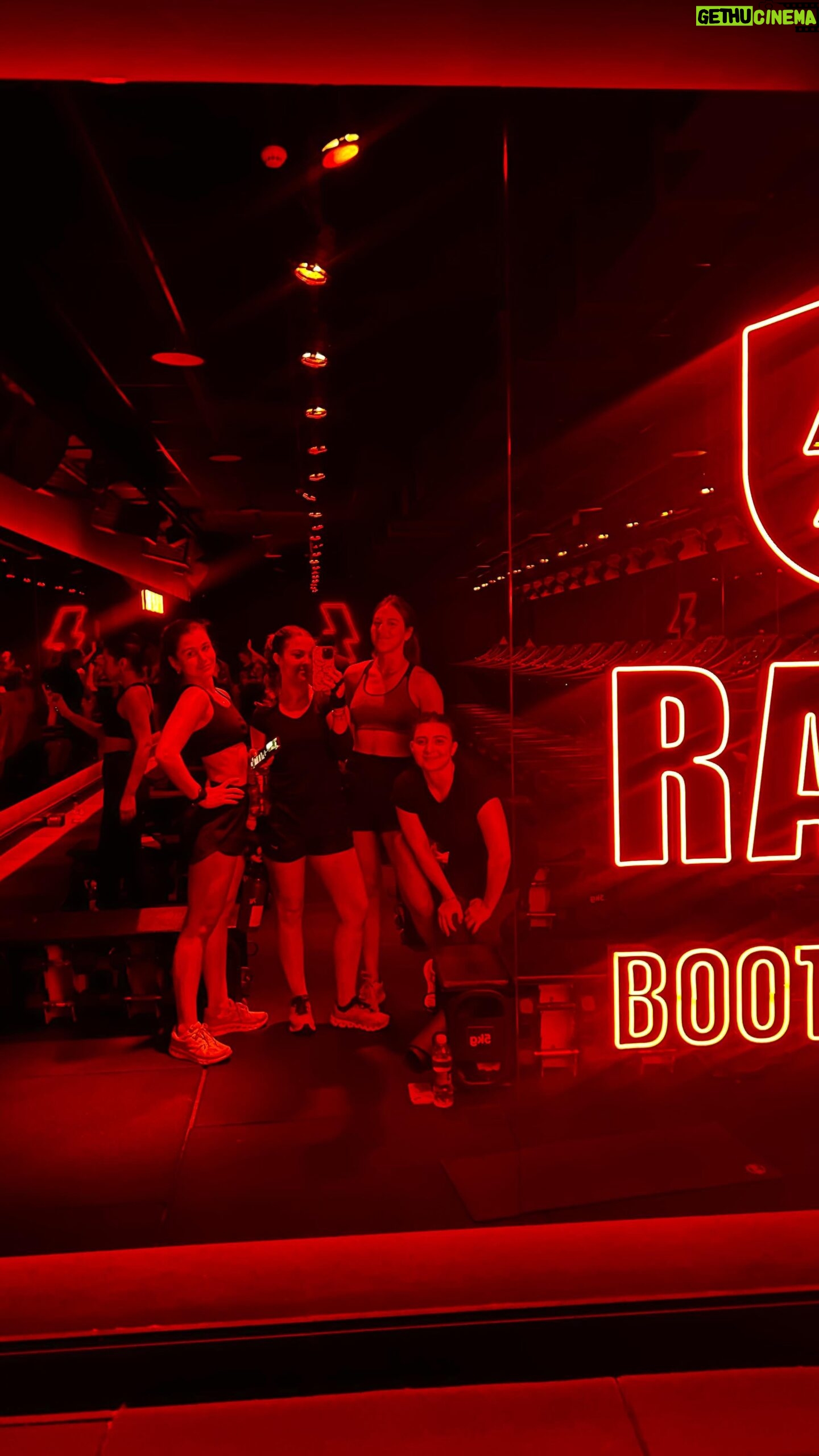 Júlia Gomes - 3 Likes - Mude seu estilo de vida e vem pra @racebootcamp ❤️🔥
Usando o meu cupom JUGOMES na compra da primeira experiência você ganha uma aula! Vem vem veeeem!!! ✨