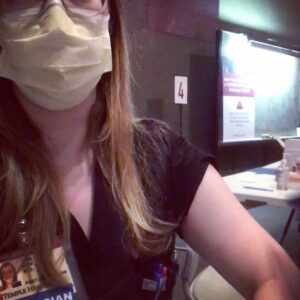 Julia Ioffe Instagram - My baby sister Dina, an oncologist in training, just got her first dose of the #COVID19 vaccine today. She wants me to tell you that you should all get it when you have the chance because it is safe and effective. (As for her big sister, “relieved” doesn’t begin to describe it. Fuck yeah, science!)