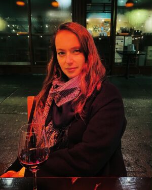 Julia Ioffe Instagram - I finally met up with the incredible @dina_litovsky, who took gorgeous photographs for my profile of Elizabeth Warren. We talked about our Soviet childhoods and immigration to America, love, life, and hacking it in this business as women who know what they want. And then she took some pictures of me over ramen. It’s never too late to make new friends, even in the middle of a pandemic.