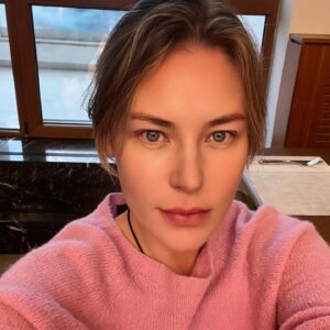 Julia Melnikova Instagram - 🤘🏻 тусим с девчонками ) папу ждем)))