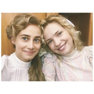 Julia Rosnowska Instagram - Wszystkiego najlepszego, Gałązko! Ale mamy w tym roku magiczne urodziny! Z całkowitym zaćmieniem słońca! To chyba znak, że szykuje nam się jakiś turborok. 😎  #astraltwins #bliźniaczki #sisterfromanothermister