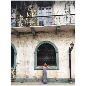Julia Rosnowska Instagram - Ten moment, kiedy wakacje tak cię wykończyły, że musisz od nich na chwilę odpocząć. 😂 Zaczynam odliczać godziny do powrotu! #panamacity #oldbuildings #abandonedplaces