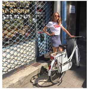 Julia Rosnowska Instagram - Just casually posing with my bike. 🚲 #latowmiescie #wycieczkapowarszawie #lentils