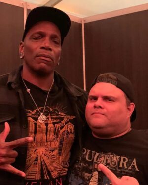Julián Caicedo Instagram - Noche de ídolos,amigos,buena charla, risas y mucho pero mucho metal ! 🤘🏼🔥🔥🔥🔥🤘🏼 @derrickgreenofficial @sepultura
