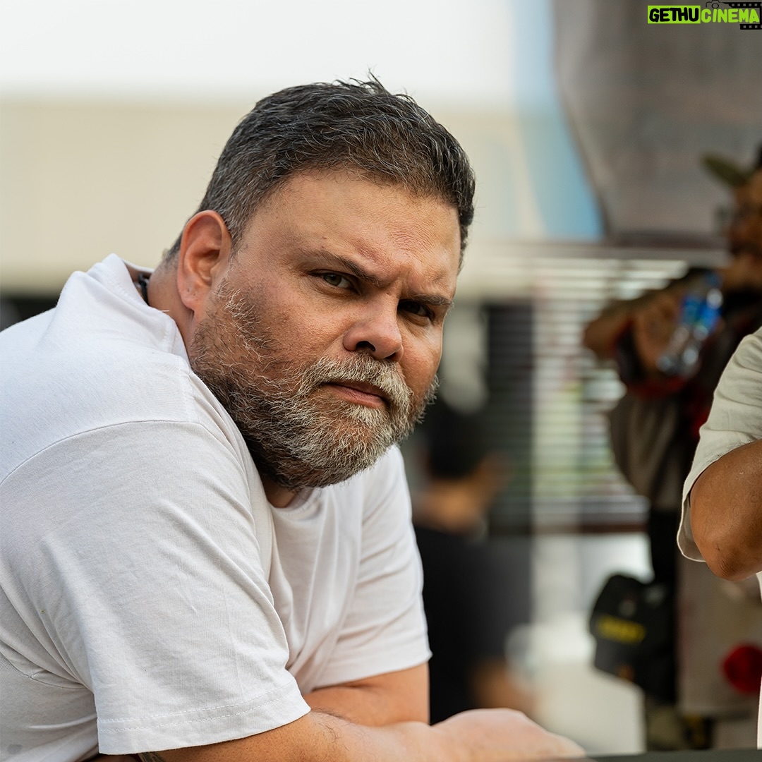 Julián Caicedo - 1.4K Likes - El cine es un arte difícil, nada sencillo, pero, la satisfacción de lograrlo es maravillosamente indescriptible. Es nuestra medicina favorita, ir al teatro y después visitar el cine es un enorme privilegio. La cita con el cine necesita cómplices, sin aliados no es posible, por eso agradezco contar con amigos bellos. Julián Caícedo, nuestros proyectos sin tu talento y disciplina, no serían lo mismo.
Julián nunca tiene un NO, siempre sonríe y en su cabeza seguramente pasará de todo: alejito esta muy loquito, no lo dejamos morir, vámonos de vacaciones con él loquito. Te quiero perrito, besos para el tío MINBIS.
Te amamos!!! #fastmovies