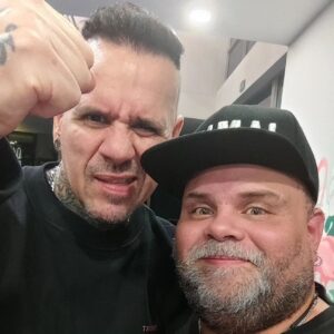 Julián Caicedo Instagram - La vida a veces convierte a esas personas que admiras,que quieres y respetas en tus amigos eso es lo que me ha pasado con estos manes que no solamente son una gran pero gran banda sino que también siento que son unas grandes, grandes personas gracias de verdad por compartir con todos nosotros su música y gracias por regalarme esos momentos y esas risas tan brutales después del show;Siempre es bueno volverlos a ver amigos ya saben que en Colombia hay un parcero más un amigo más un hermano más.
@animaloficial1 @gimenezandres @cristianlapolla_oficial @marcelocastroofficial @andresermon @matiastoc @oskocariola @lucazlanzo
  y los demás chicos