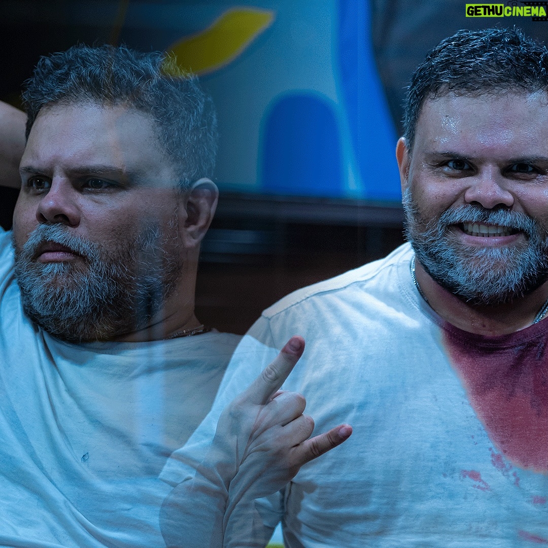 Julián Caicedo - 1.4K Likes - El cine es un arte difícil, nada sencillo, pero, la satisfacción de lograrlo es maravillosamente indescriptible. Es nuestra medicina favorita, ir al teatro y después visitar el cine es un enorme privilegio. La cita con el cine necesita cómplices, sin aliados no es posible, por eso agradezco contar con amigos bellos. Julián Caícedo, nuestros proyectos sin tu talento y disciplina, no serían lo mismo.
Julián nunca tiene un NO, siempre sonríe y en su cabeza seguramente pasará de todo: alejito esta muy loquito, no lo dejamos morir, vámonos de vacaciones con él loquito. Te quiero perrito, besos para el tío MINBIS.
Te amamos!!! #fastmovies