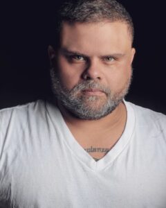 Julián Caicedo Instagram - Feliz sábado mi gente, para los que me.preguntan las fotos las tomo @valentinavidarteactriz  pueden pasar por su perfil de fotografía para que pillen su trabajo @phvalentinavidarte
