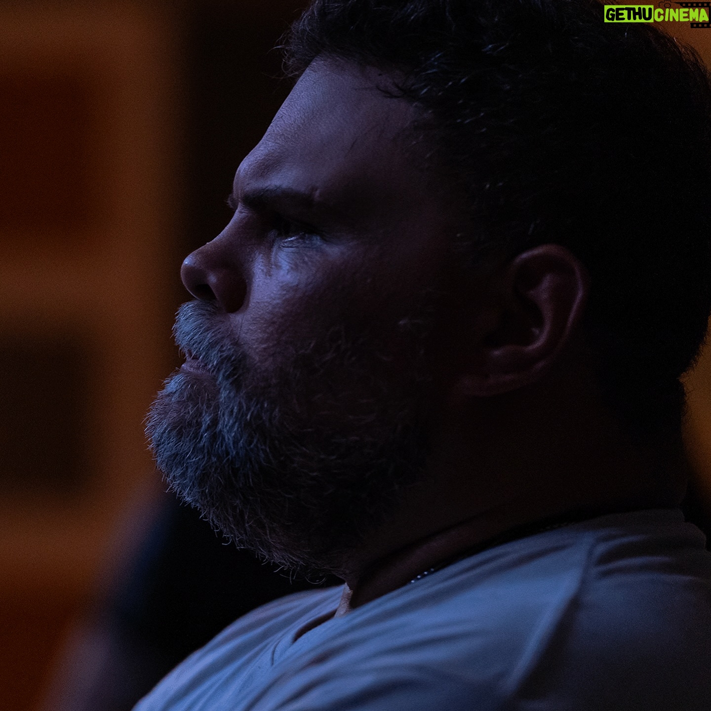 Julián Caicedo - 1.4K Likes - El cine es un arte difícil, nada sencillo, pero, la satisfacción de lograrlo es maravillosamente indescriptible. Es nuestra medicina favorita, ir al teatro y después visitar el cine es un enorme privilegio. La cita con el cine necesita cómplices, sin aliados no es posible, por eso agradezco contar con amigos bellos. Julián Caícedo, nuestros proyectos sin tu talento y disciplina, no serían lo mismo.
Julián nunca tiene un NO, siempre sonríe y en su cabeza seguramente pasará de todo: alejito esta muy loquito, no lo dejamos morir, vámonos de vacaciones con él loquito. Te quiero perrito, besos para el tío MINBIS.
Te amamos!!! #fastmovies