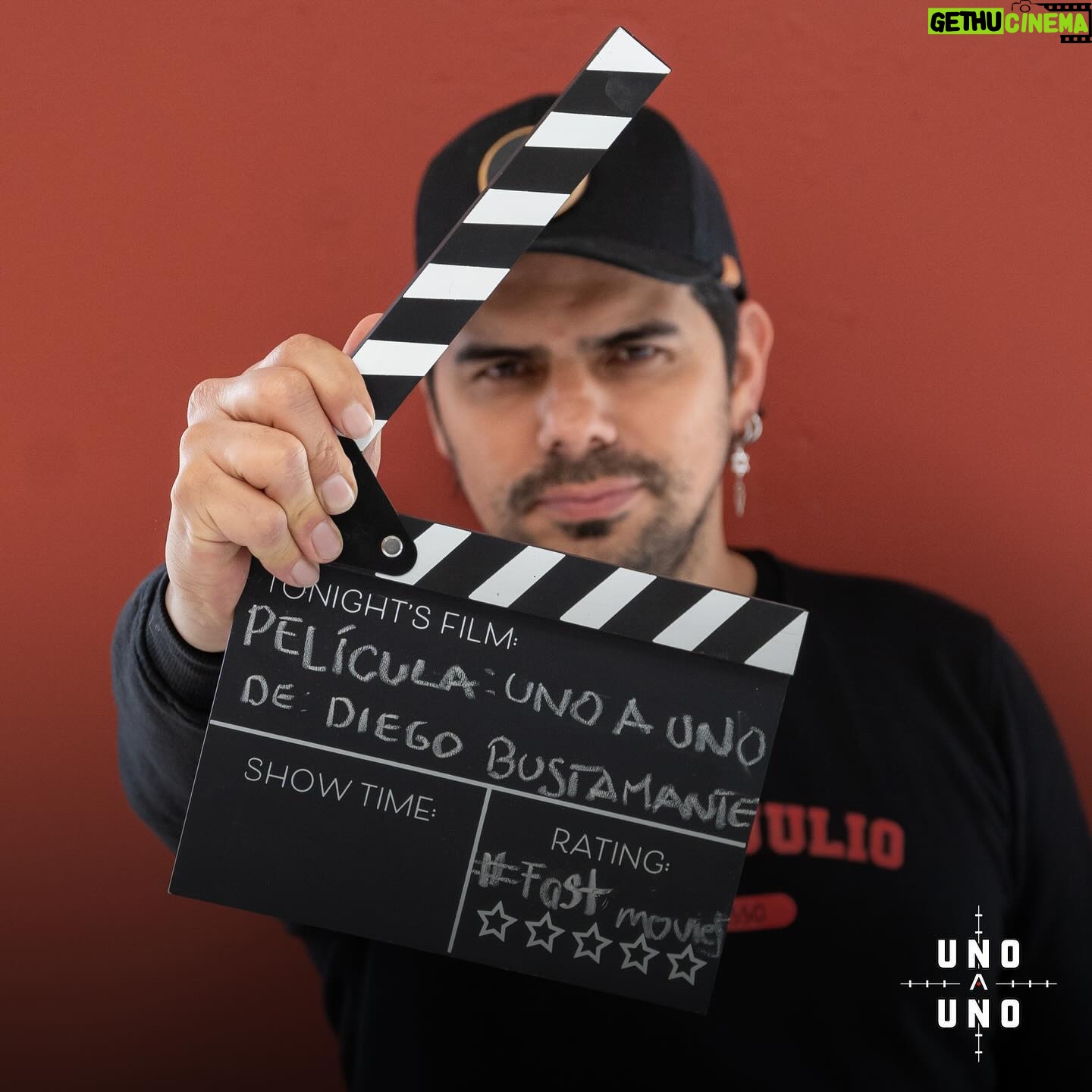Julián Caicedo - 373 Likes - #fastmovies Hacer un cine posible. Después de tres años de trabajo en la escritura, logramos llegar al momento más esperado por los actores y actrices. Los ensayos, siempre serán fundamentales para encontrar el tono y la puesta en escena.
No es hacer películas rápido, es hacer un cine consecuente con nuestro mercado, un cine colaborativo, un cine que nos permita explorar distintos géneros y al mismo tiempo cometer muchos errores, seguramente lograremos hacer una buena película y tener continuidad. #fastmovies También es trabajar con actores y actrices con formación y proceso.
Rostros emocionados por nuestro siguiente viaje. Uno A Uno.
@pueblitoviejo_icononzo @cobahofficial @homiesandfamily @ricardovesgaactor