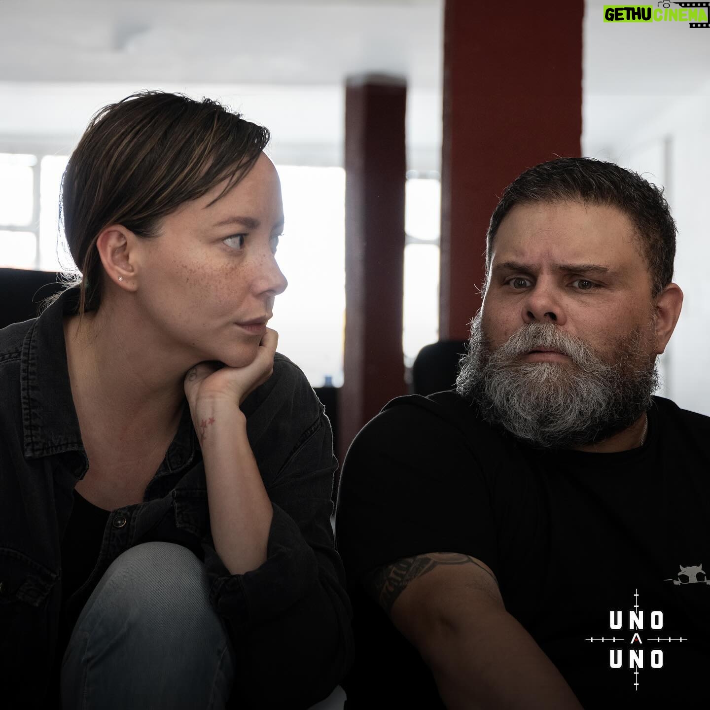 Julián Caicedo - 373 Likes - #fastmovies Hacer un cine posible. Después de tres años de trabajo en la escritura, logramos llegar al momento más esperado por los actores y actrices. Los ensayos, siempre serán fundamentales para encontrar el tono y la puesta en escena.
No es hacer películas rápido, es hacer un cine consecuente con nuestro mercado, un cine colaborativo, un cine que nos permita explorar distintos géneros y al mismo tiempo cometer muchos errores, seguramente lograremos hacer una buena película y tener continuidad. #fastmovies También es trabajar con actores y actrices con formación y proceso.
Rostros emocionados por nuestro siguiente viaje. Uno A Uno.
@pueblitoviejo_icononzo @cobahofficial @homiesandfamily @ricardovesgaactor
