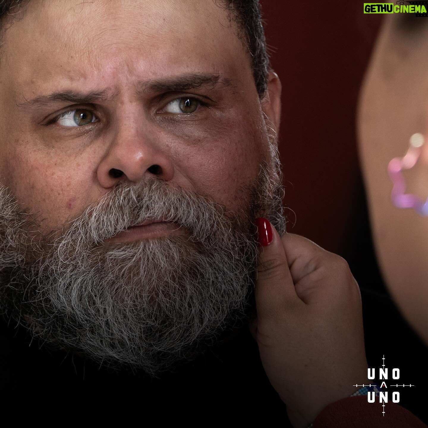 Julián Caicedo - 373 Likes - #fastmovies Hacer un cine posible. Después de tres años de trabajo en la escritura, logramos llegar al momento más esperado por los actores y actrices. Los ensayos, siempre serán fundamentales para encontrar el tono y la puesta en escena.
No es hacer películas rápido, es hacer un cine consecuente con nuestro mercado, un cine colaborativo, un cine que nos permita explorar distintos géneros y al mismo tiempo cometer muchos errores, seguramente lograremos hacer una buena película y tener continuidad. #fastmovies También es trabajar con actores y actrices con formación y proceso.
Rostros emocionados por nuestro siguiente viaje. Uno A Uno.
@pueblitoviejo_icononzo @cobahofficial @homiesandfamily @ricardovesgaactor