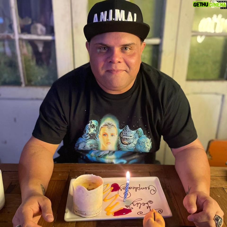 Julián Caicedo - 2.6K Likes - Happy birthday to meeeeee!
Agradezco al universo por todo lo maravilloso que me ofrece día día , agradezco a mis maestros ascendidos y a mis padres por darme la vida.
Gracias , gracias , gracias universo maravilloso y perfecto
Deseo con todo mi ser convertirme día a día en un mejor ser humano.
