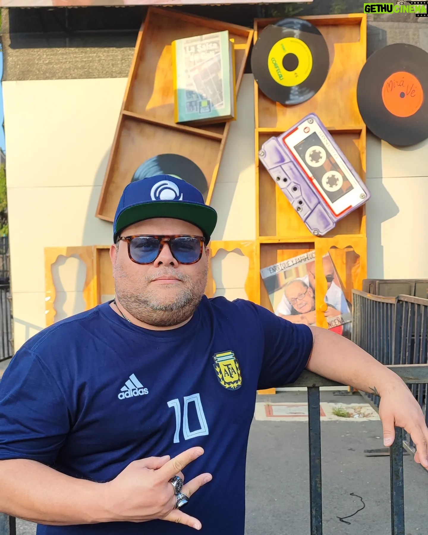 Julián Caicedo - 1.2K Likes - TIRANDO CALLE EN EL ENCUENTRO DE SALSEROS Y COLECCIONISTAS