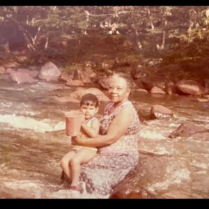 Julián Caicedo Instagram - #tbt con una de mis personas favoritas del mundo mundial, mi abuela MARIA ENGRACIA CAICEDO,recuerdo tus sonrisas,tu excelente sazón, la manera en que me hablabas, las oraciones que me enseñaste cuando me.daba miedo y la magia , sobre todo la magia que nos dejaste de legado a todos tus nietos.