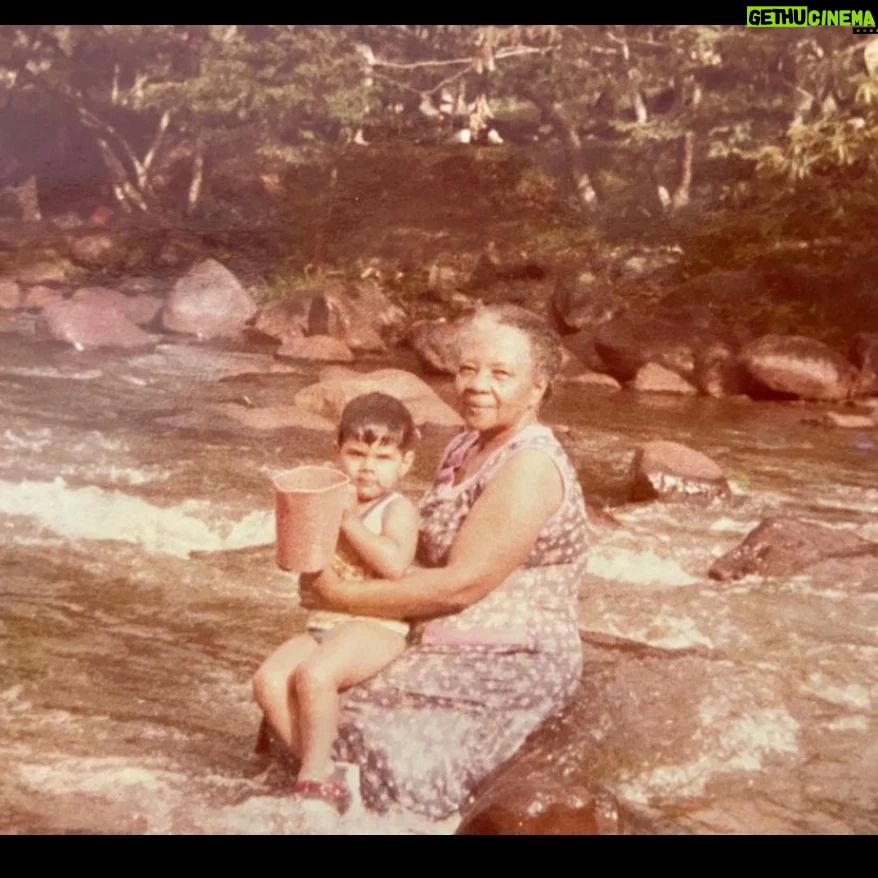 Julián Caicedo - 468 Likes - #tbt con una de mis personas favoritas del mundo mundial, mi abuela MARIA ENGRACIA CAICEDO,recuerdo tus sonrisas,tu excelente sazón, la manera en que me hablabas, las oraciones que me enseñaste cuando me.daba miedo y la magia , sobre todo la magia que nos dejaste de legado a todos tus nietos.