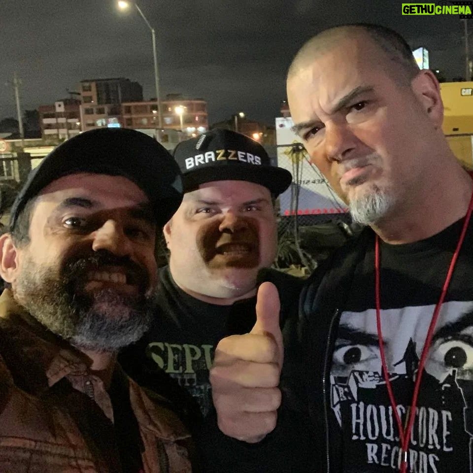Julián Caicedo - 844 Likes - Y para finalizar las choco aventuras de @knotfestco , saliendo de camerinos nos encontramos con casi nadie @philiphanselmo que se cargó de la rosa al ver la emoción de quinceañeras de Carlos y mía al verlo 🤘🏼🔥🔥🔥🔥🔥🔥🤘🏼 @panteraofficial
