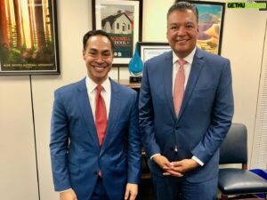 Julián Castro Instagram - From the @whitehouse’s Cinco de Mayo celebration to meetings on the Hill, the Latino Community Foundation had a productive trip in Washington D.C. 

Together with our LCF familia, we are committed to sharing our mission, strengthening our democracy, and investing in our communities!