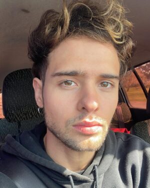 Julián Cerati Instagram - Selfie de varias personas que, en teoría, soy yo.