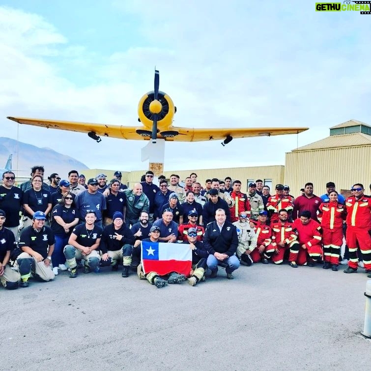 Julián Elfenbein - 2.2K Likes - Inmenso trabajo de todas y todos los voluntarios de Bomberos de Chile durante estos 8 días de incendios forestales.
Son los verdaderos héroes de nuestro país. Siempre dispuestos a darlo todo, incluso sus vidas, por ayudar a la comunidad.
Gracias de ❤️ @bomberoschileoficial .