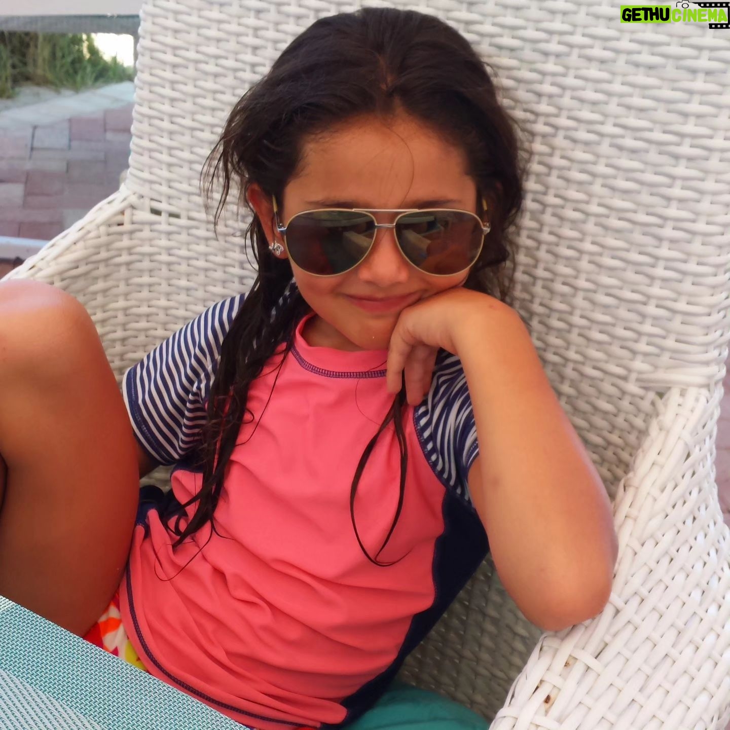Julián Elfenbein - 1.6K Likes - Feliz Cumple a la mejor niña del planeta !!!
Te amo todo Princesa de mi vida.
Felices 15 años Suri.
Hija, amiga y partner de conversas, risas y llantos.
Eres lo máximo del universo. Eres mis ojos Su 💜.
@sarah.elfenbein
#Suri
#Princesa
#felices15