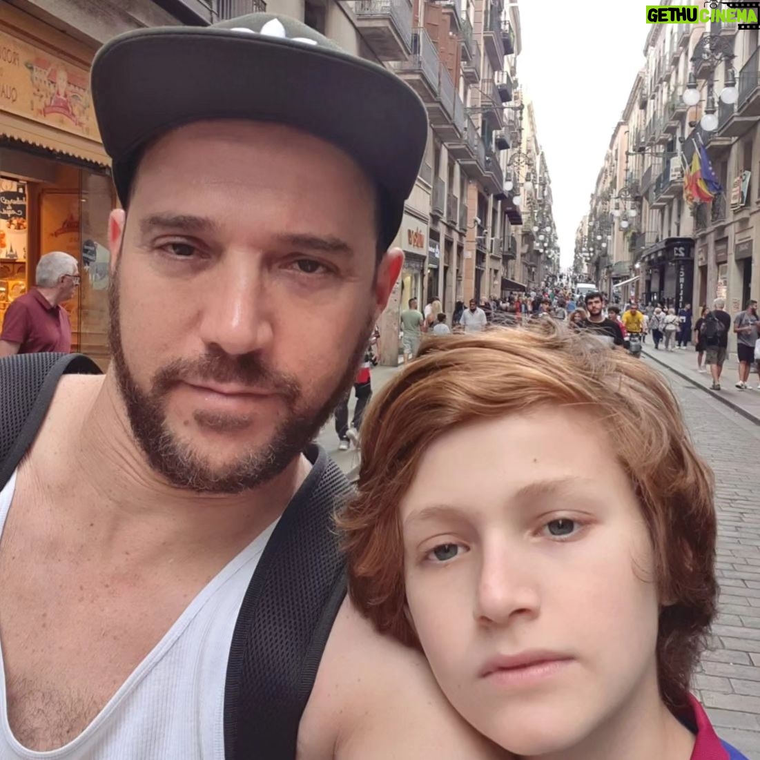 Julián Elfenbein - 7K Likes - 18 1
@benjaelfenbein