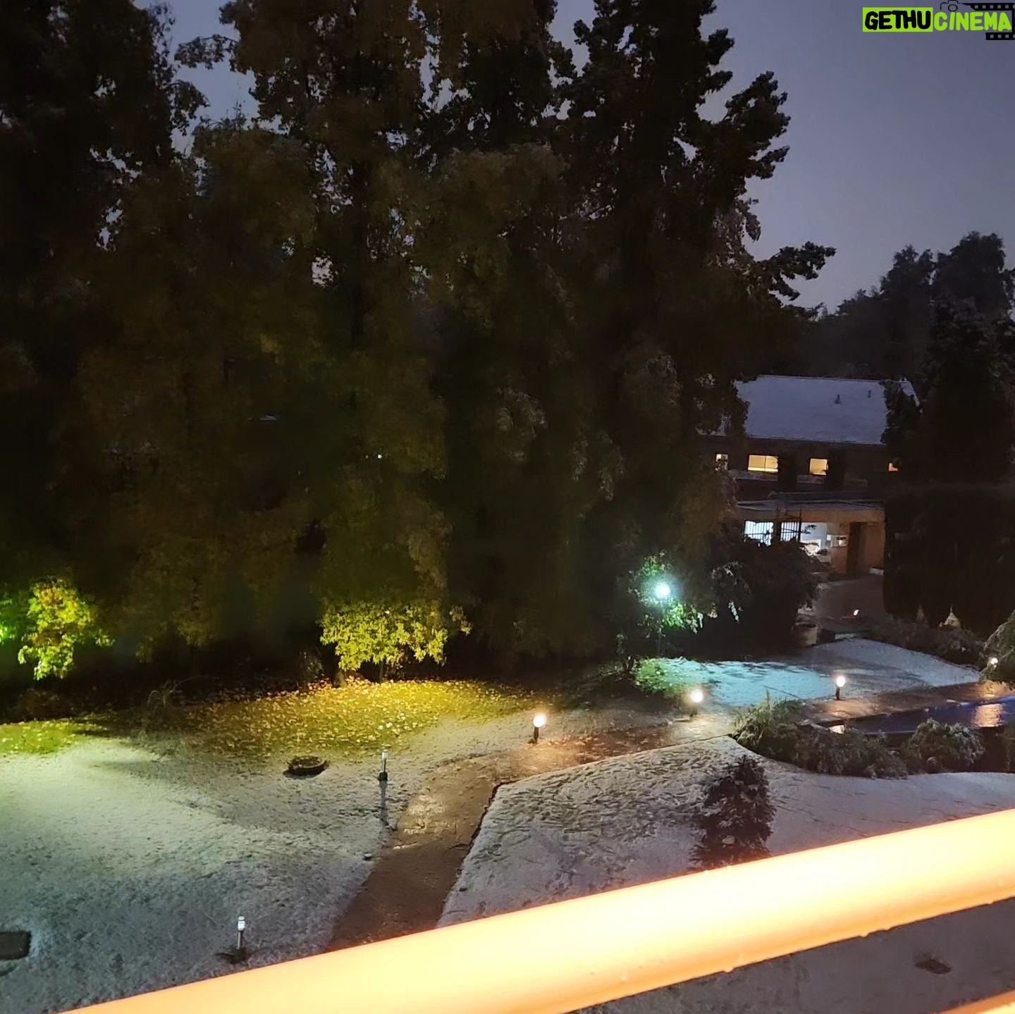 Julián Elfenbein - 1.6K Likes - Buenas Noches a Todas y Todos en Casa. Desde el Balcón del Edificio dd Estoy les Deseo un Buen Descanso ❄️⛈️🌧🌠.
Abrazos Apretados a los q hoy Sienten Frío.
Abrazos Apretados y Solidarios a Cada Uno.
#nadiesintecho