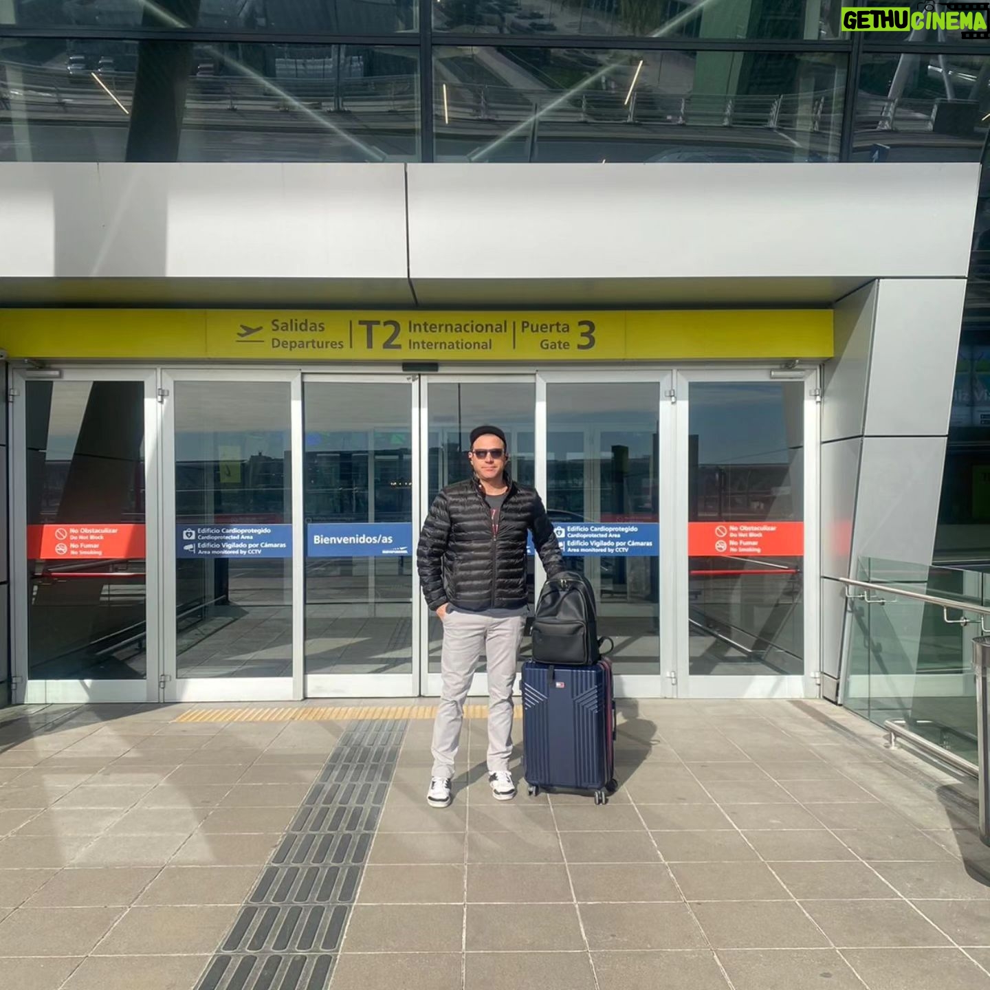 Julián Elfenbein - 3.2K Likes - Ya regresando.
Finde de pega.
Buenos Aires.
Argentina.
Filmación.
Mercado Libre.
@mercadolibre.cl
@mercadolibre.arg
@medialab_agency
@vesnabocic